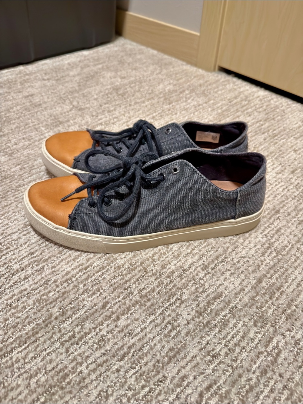 TOMS Carlson Canvas Sneaker Men’s Size 11 Gray Tan Leather Toe